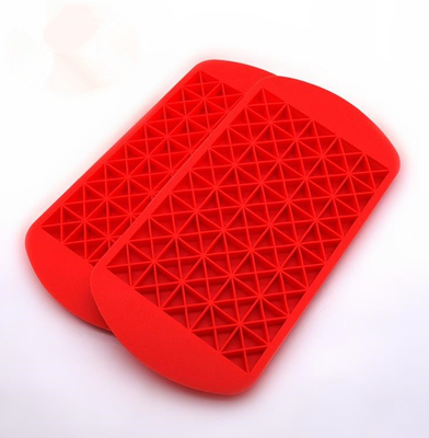 Mini Üçgen Silikon Ice Cube Kalıpları 160 Kavite Dondurucu Için Kırmızı Siyah Renk