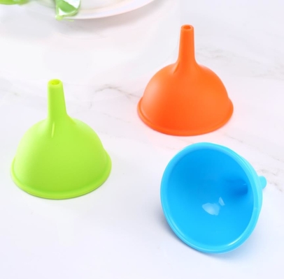 Mini boyutu Huni Gıda Sınıfı standart Silikon yağı Huni mutfak araçları